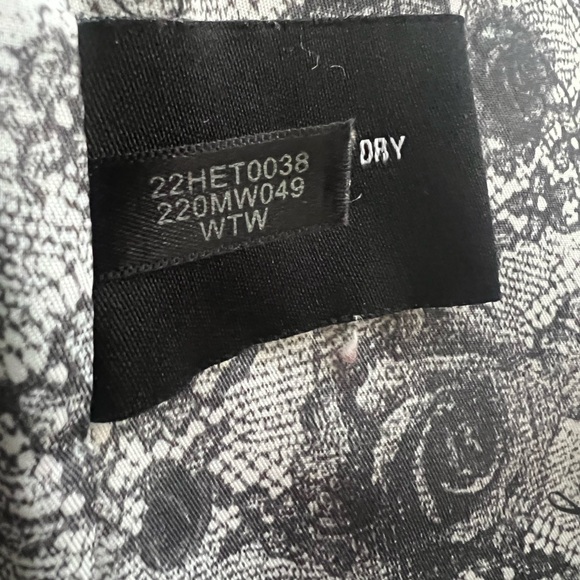 Guess Wool Blend White Diagonal zipper front belted Coat. Size Large. - Picture 12 of 13